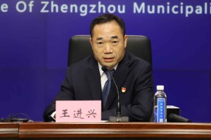 「郑州封控区人员只进不出」〃郑州市扩大封控区人员只进不出